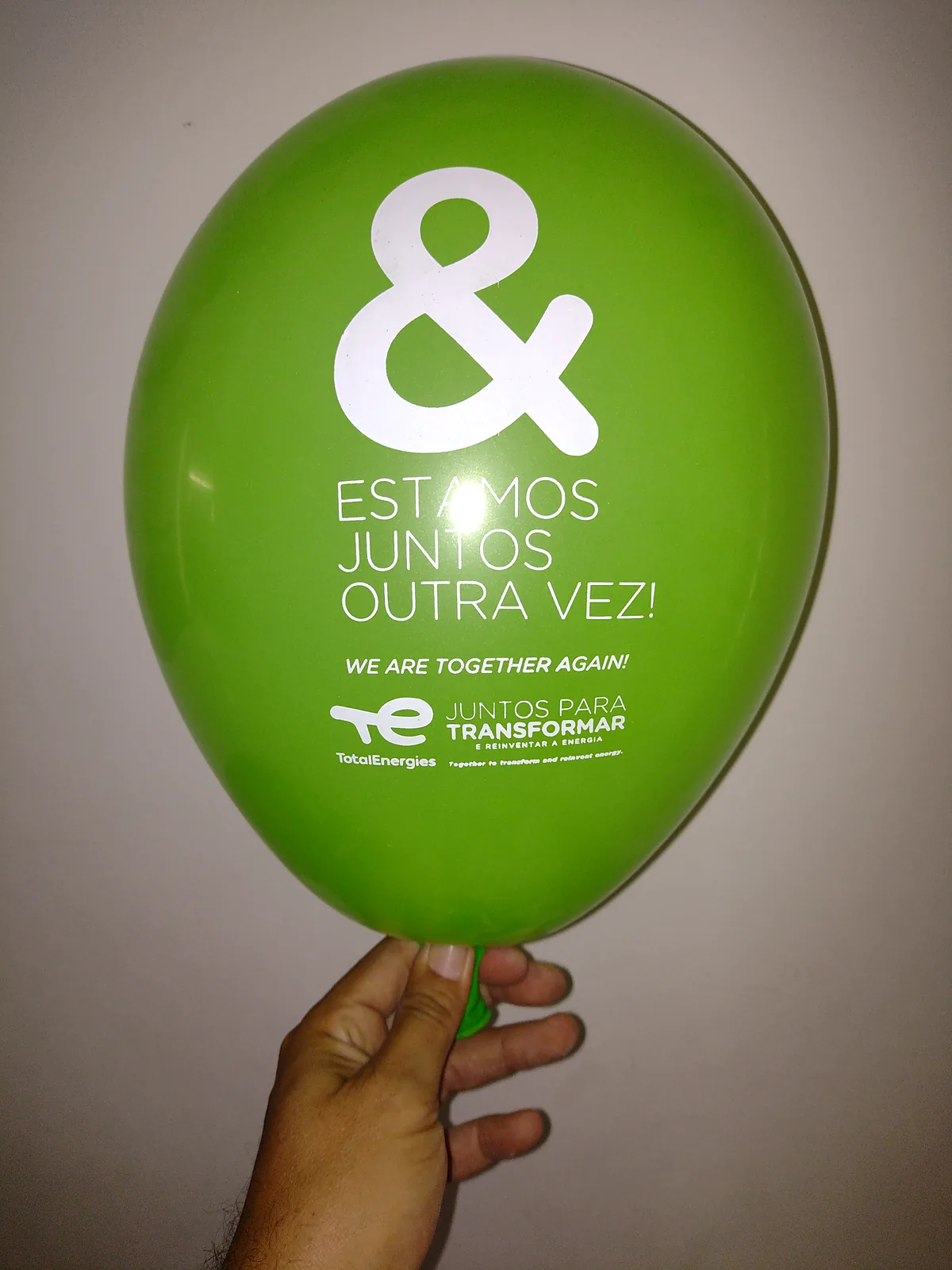 Balão verde personalizado para evento corporativo