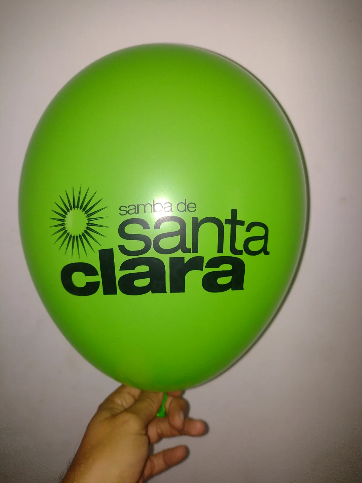 Balão verde personalizado para evento Santa Clara