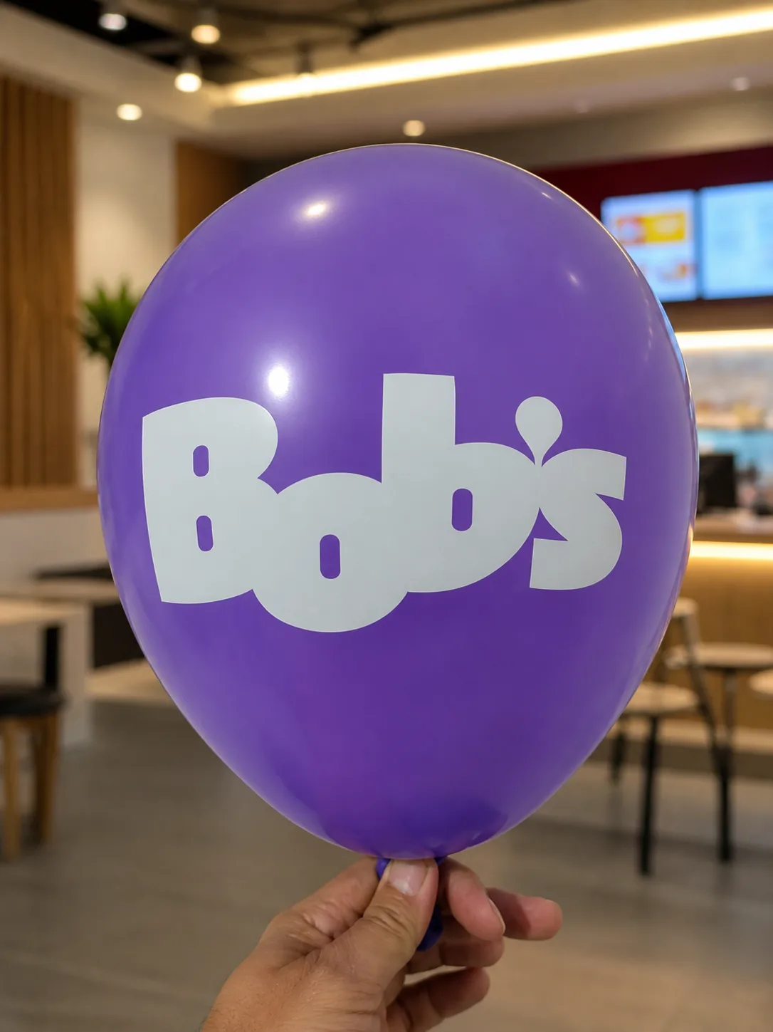 Balão roxo personalizado para lanchonete