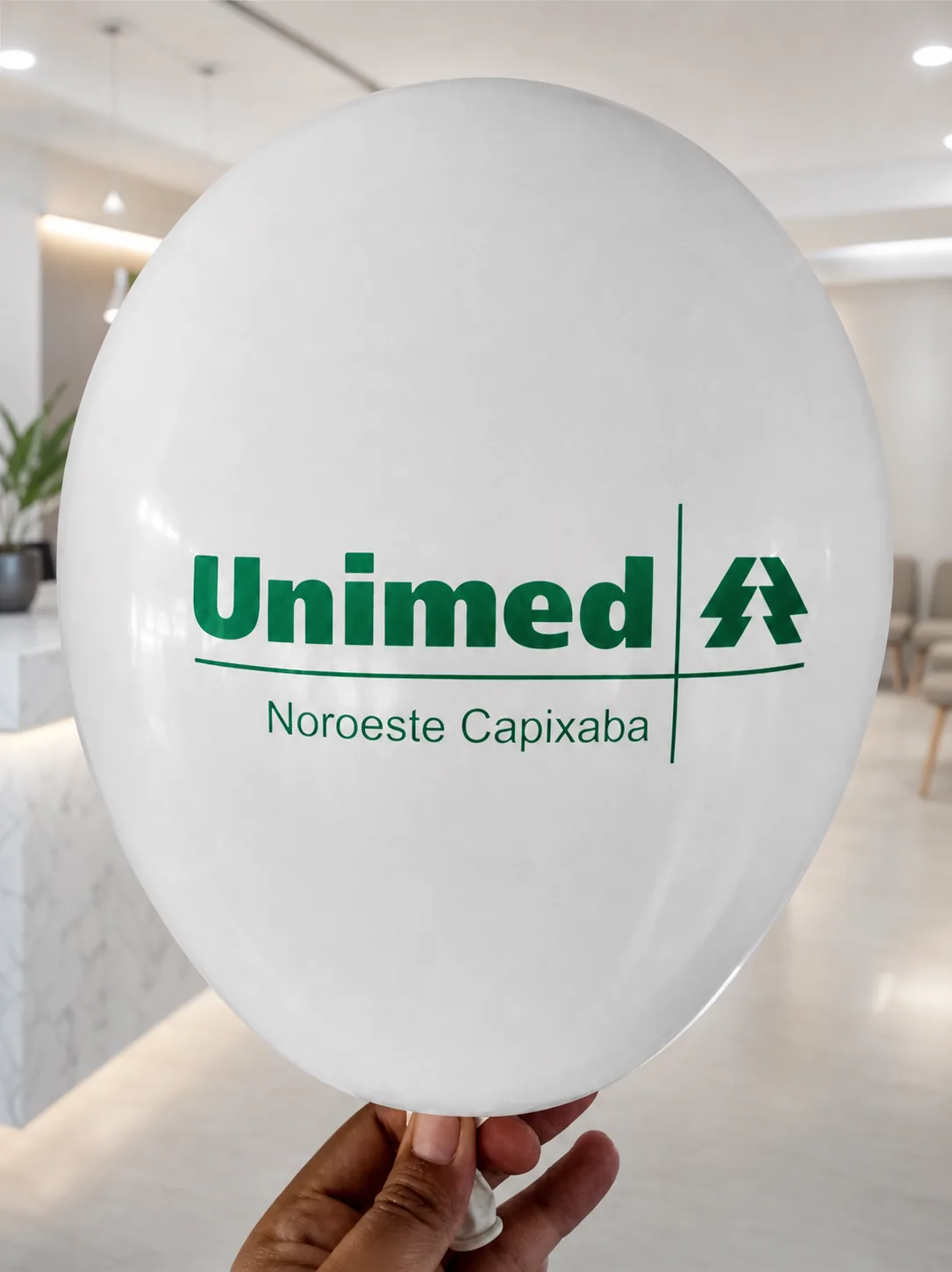 Balão branco personalizado para empresa de saúde