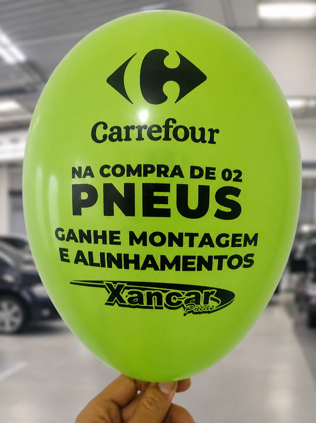 Balão verde personalizado para campanha de pneus e serviços automotivos