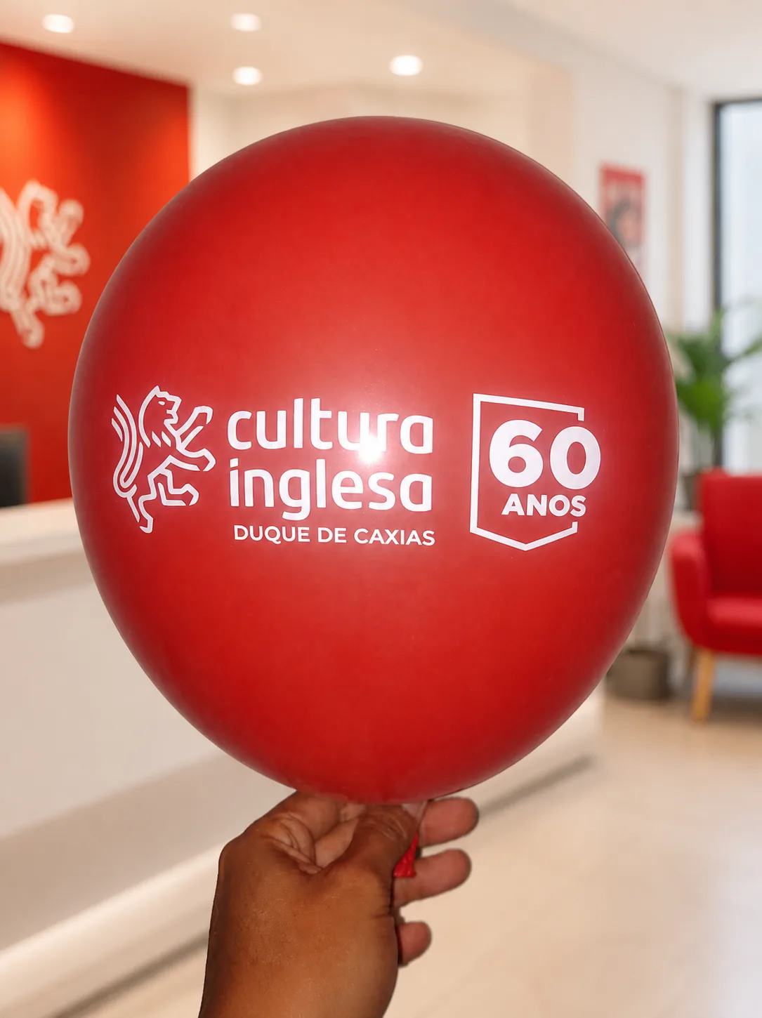 Balão vermelho personalizado da Cultura Inglesa