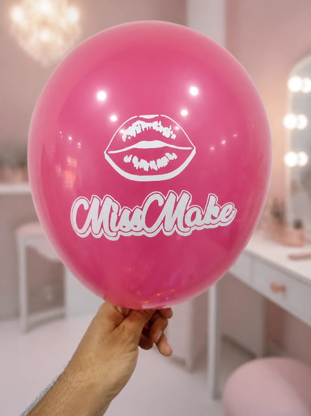 Balão rosa personalizado para estúdio de maquiagem