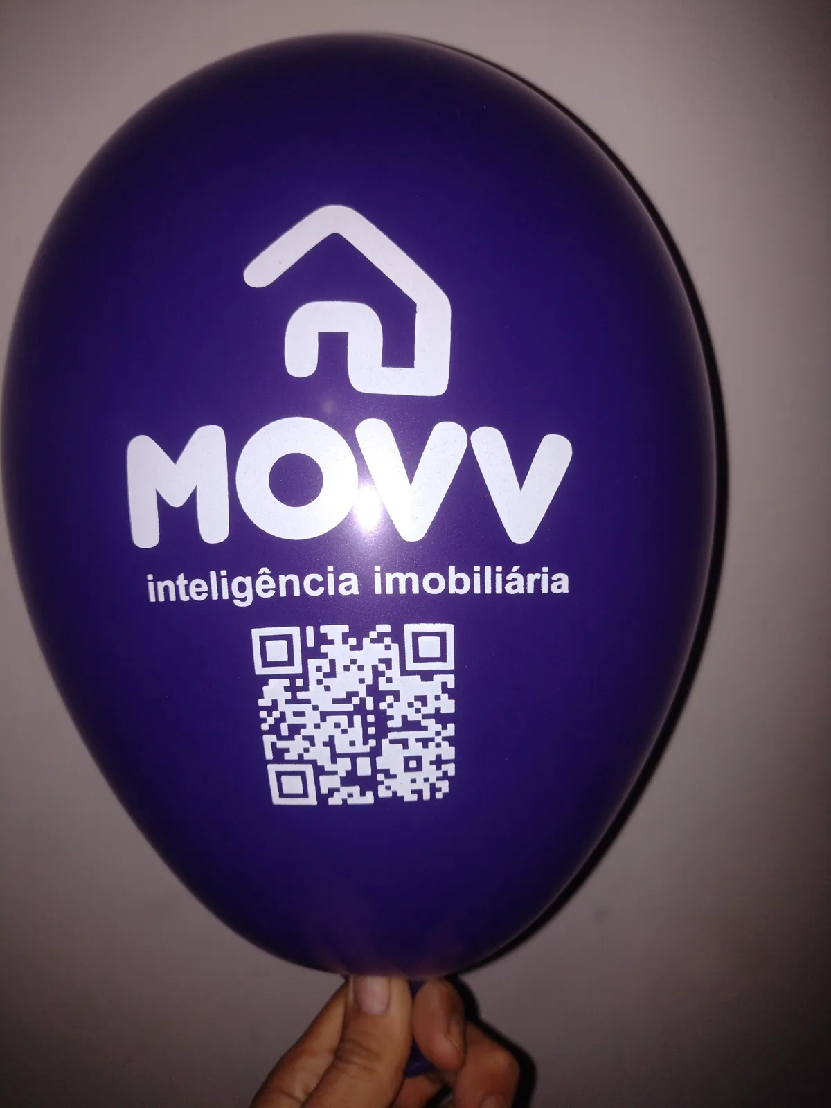 Balão roxo de látex personalizado para empresa de inteligência imobiliária