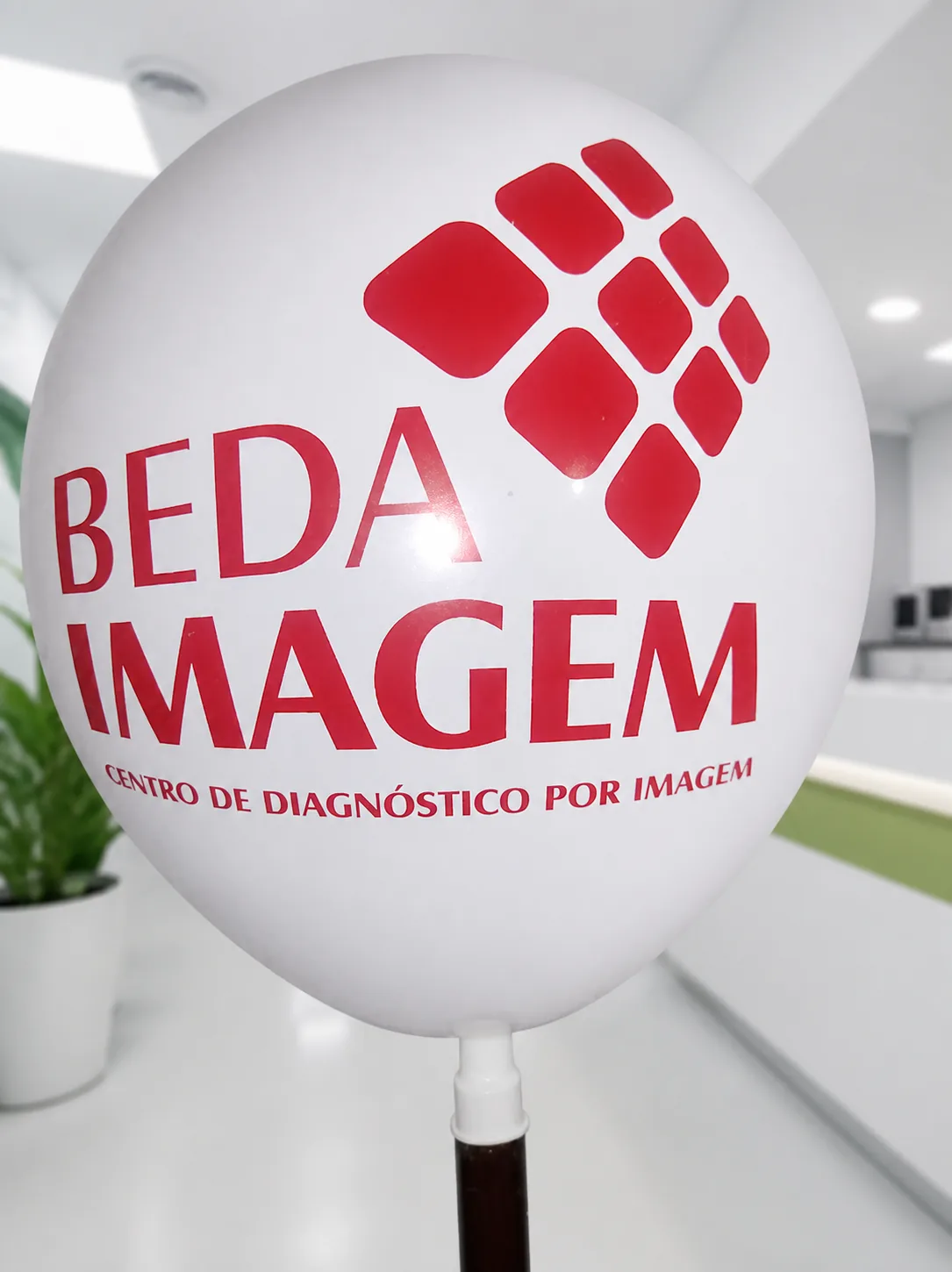 Balão branco personalizado em vermelho para Beda Imagem