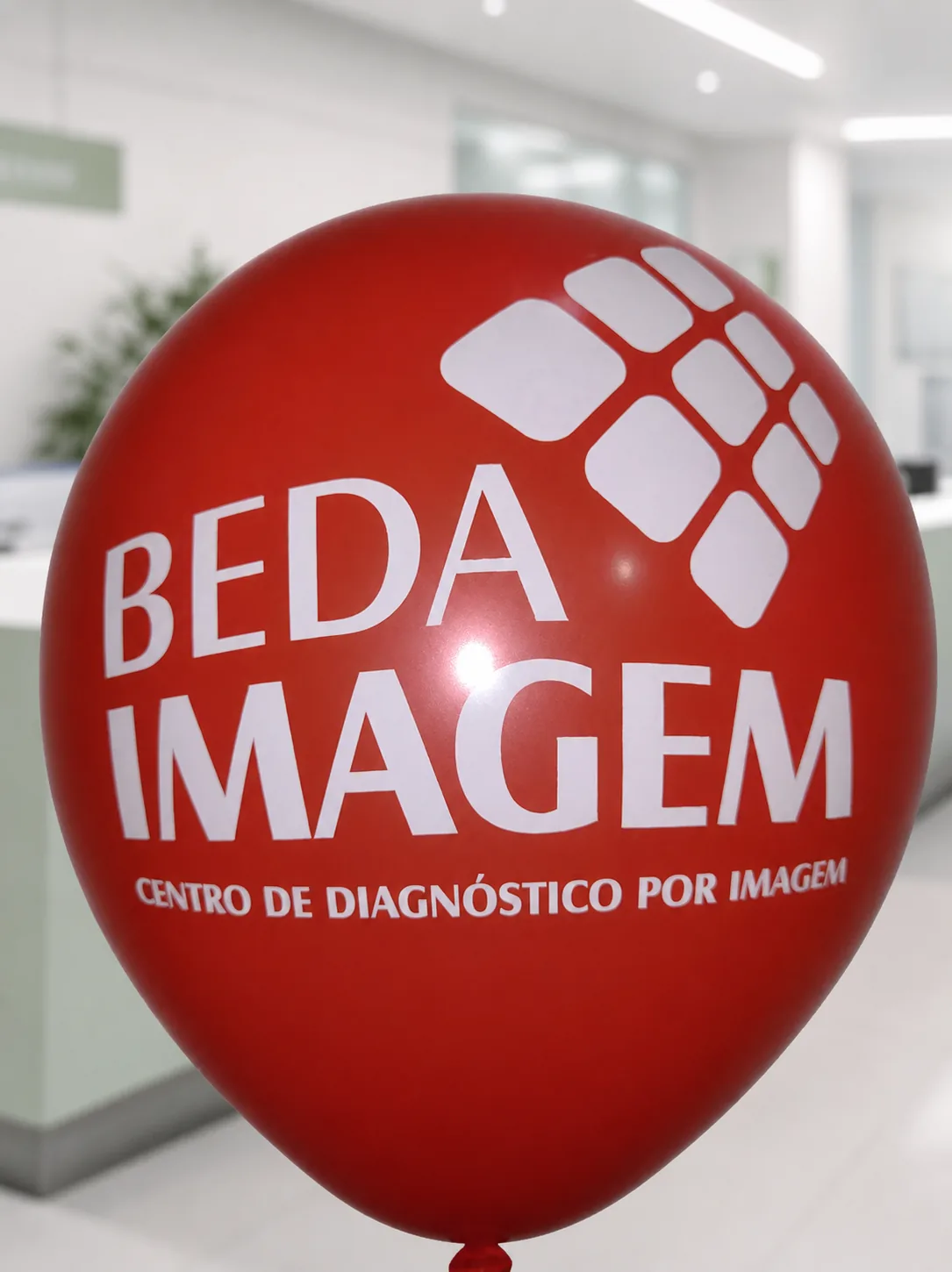 Balão de látex vermelho personalizado para centro de diagnóstico por imagem