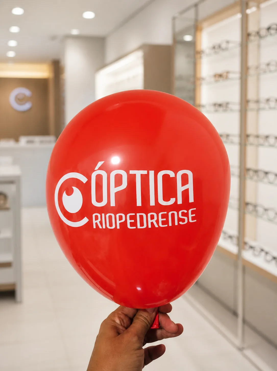 Balão vermelho personalizado para Óptica Riopedrense
