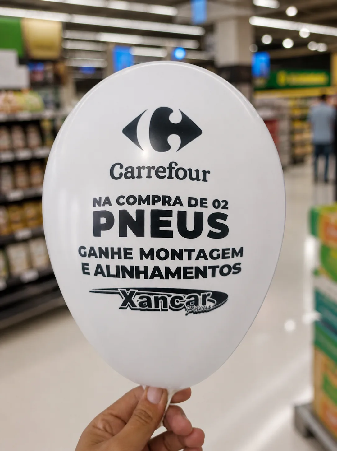 Balão branco personalizado para ação em supermercado