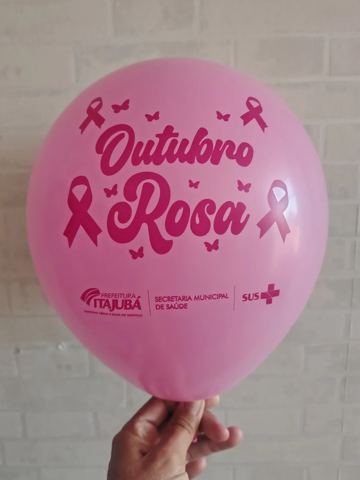 Balão rosa com impressão para a campanha Outubro Rosa
